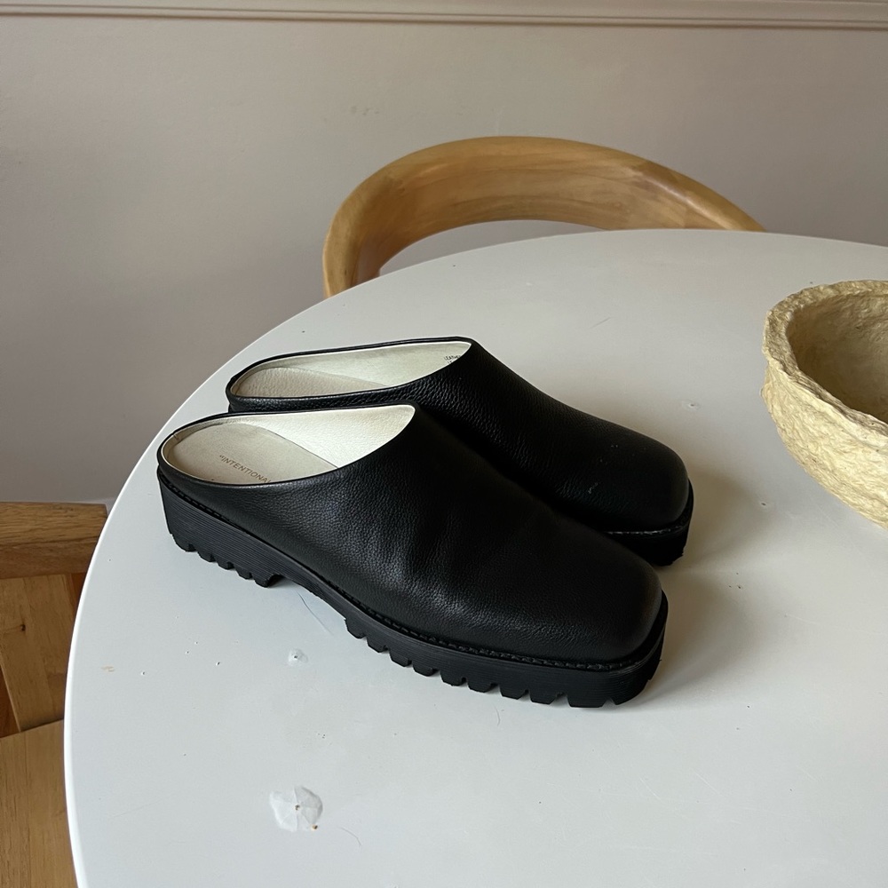 Intentionally Blank Black Mules/Slides/Clogs